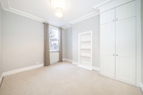 4 bedroom terraced house to rent, Wellington Gardens, London, SE7