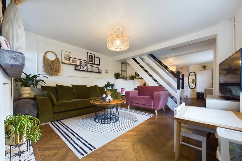 Lower Armour Road, Tilehurst, Reading, Berkshire, RG31 4 bed semi