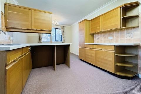 3 bedroom detached bungalow for sale - Maes Meurig, Meliden, Denbighshire LL19 8LG