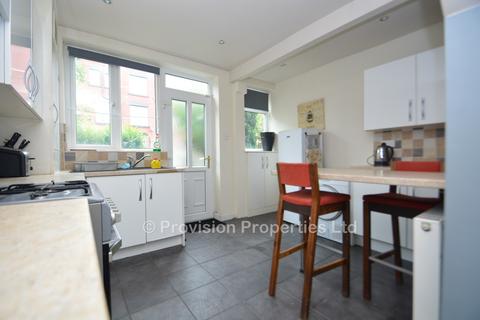 2 bedroom terraced house to rent, Manor Avenue, Hyde Park LS6