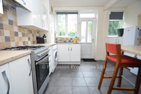 2 bedroom terraced house to rent, Manor Avenue, Hyde Park LS6