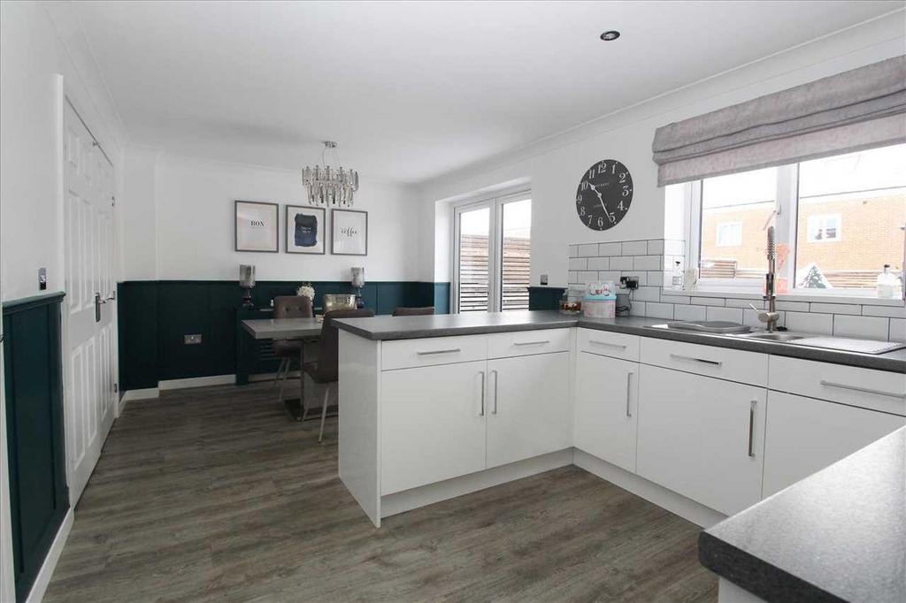 Kitchen / Dining