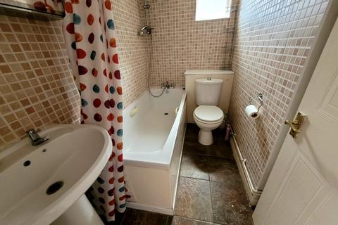 2 bedroom apartment to rent, Clifton Road, Weston Super Mare, BS23