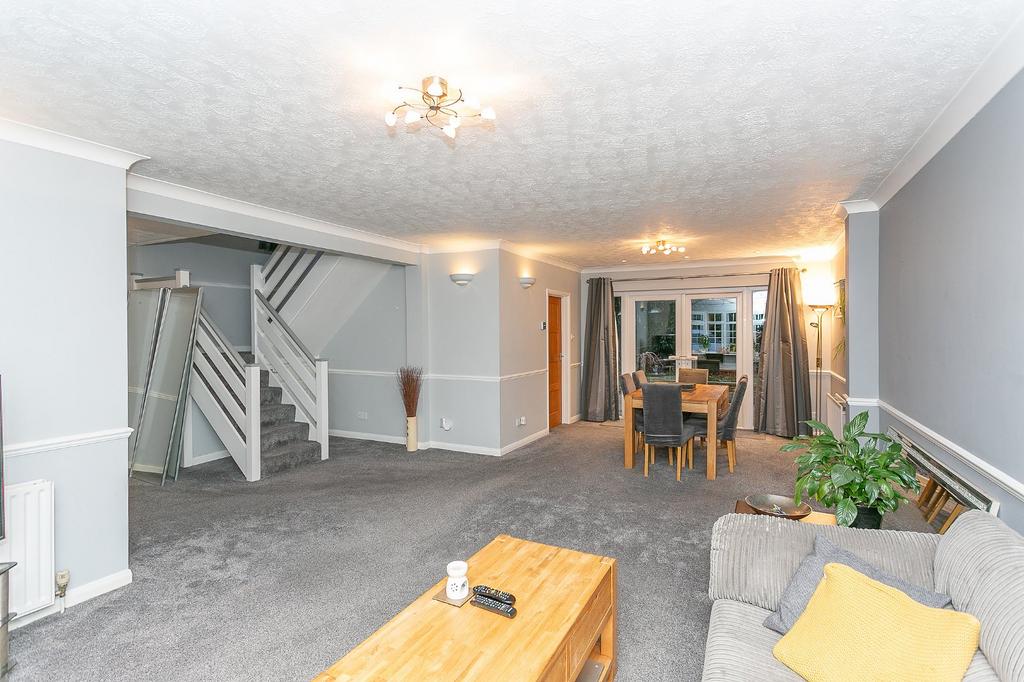 Greenways, Abbots Langley... 4 bed detached house £825,000