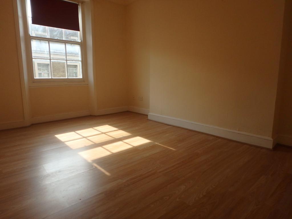 Harmer Street, Gravesend, Kent, DA12 2AP 1 bed apartment to rent £875