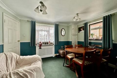 3 bedroom semi-detached house for sale - Deerleap Way, Hythe