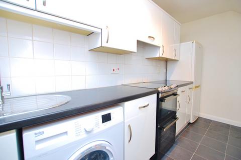 1 bedroom end of terrace house to rent, Tansy Close, Guildford, Surrey, GU4