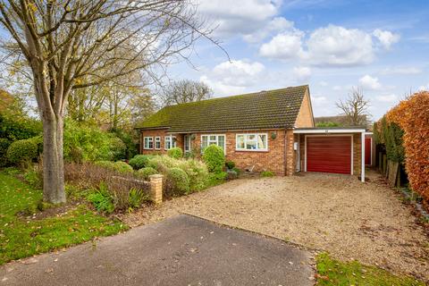 2 bedroom detached bungalow for sale - Green Drift, Royston