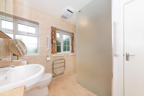 2 bedroom detached bungalow for sale - Green Drift, Royston