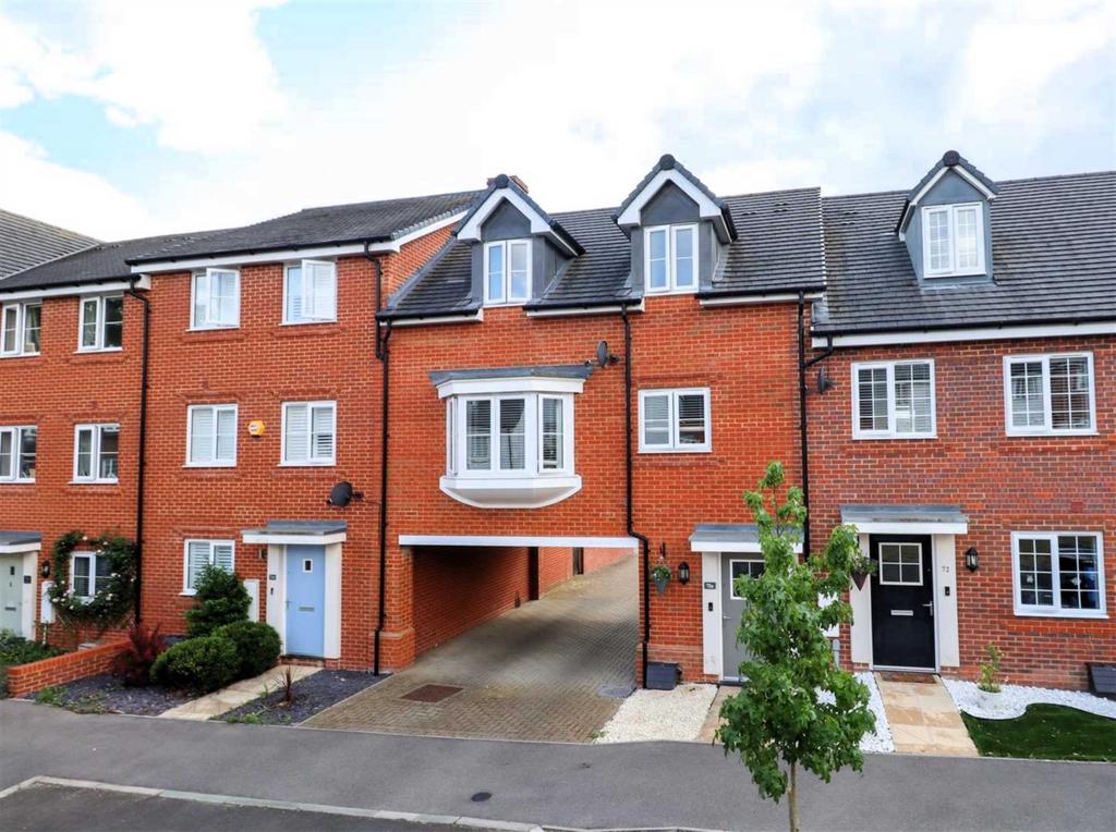 Jubilee Drive, Crookham Park, Church Crookham, nr Fleet 3 bed terraced