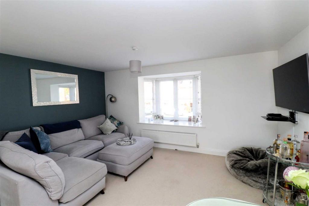 Jubilee Drive, Crookham Park, Church Crookham, nr Fleet 3 bed terraced
