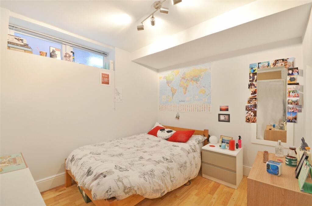 House in London - View 5
