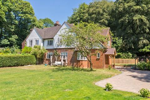 4 bedroom semi-detached house to rent, Haslemere Road, Brook