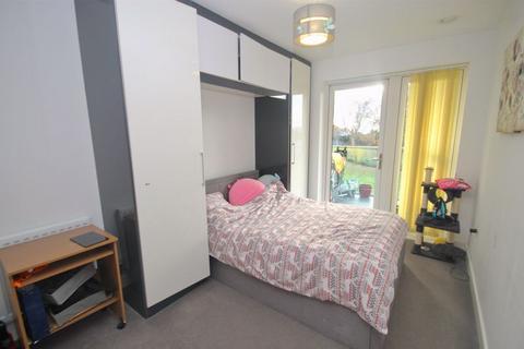 2 bedroom apartment for sale - Goshawk Court, Ridding Lane, Greenford