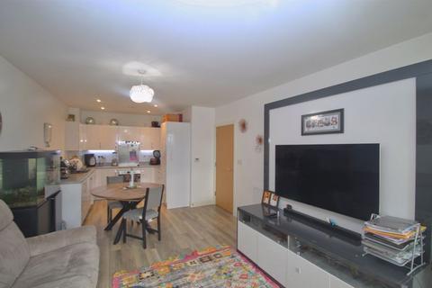 2 bedroom apartment for sale, Goshawk Court, Ridding Lane, Greenford