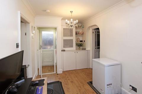 3 bedroom semi-detached house for sale - Coronation Crescent, Madeley