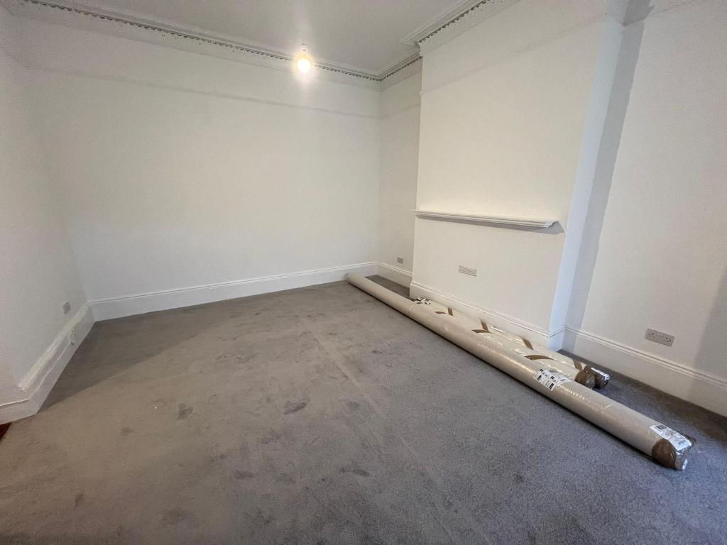 Hove Park Villas, Hove, BN3 6HH Studio to rent £975 pcm (£225 pw)