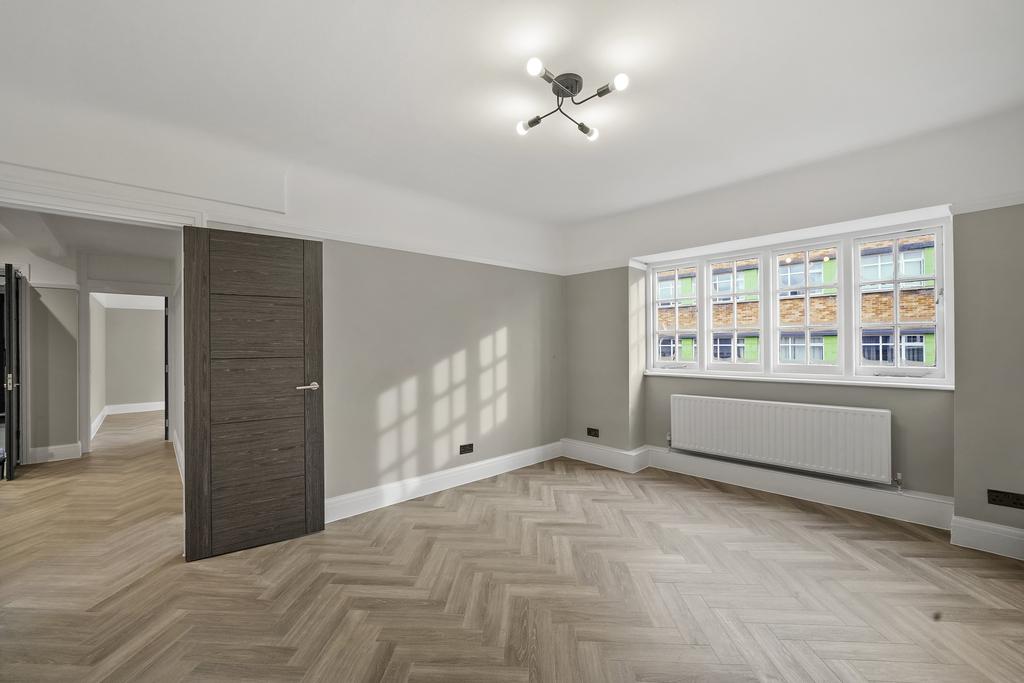 Richmond Hill, Bournemouth, 2 bed flat to rent £1,400 pcm (£323 pw)