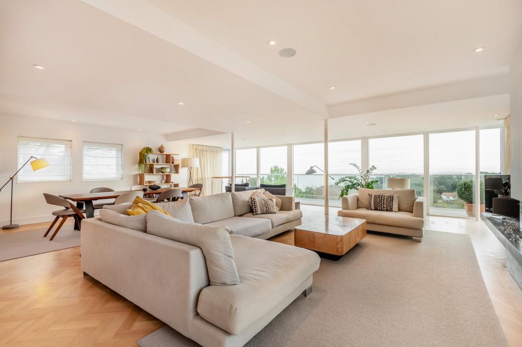 Open Plan Sitting Rm