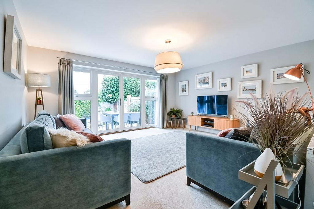 Puddledock Grove, Alrewas, BurtononTrent, DE13 4 bed detached house