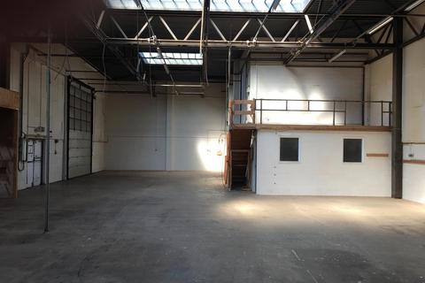 Warehouse to rent - Watling Street, Milton Keynes MK3