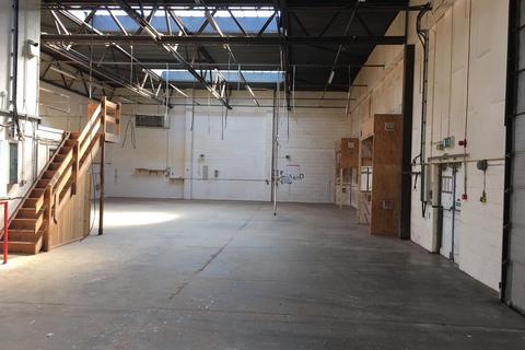 Warehouse to rent - Watling Street, Milton Keynes MK3