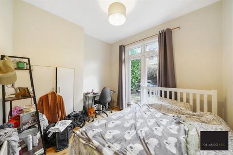 2 bedroom apartment to rent, Honeybrook Road, Balham