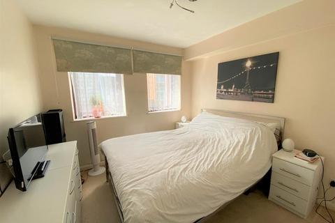 1 bedroom flat for sale, Edwina Court, Burnell Road, Sutton, SM1 4EG