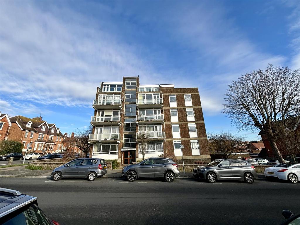 St. Annes Road, Eastbourne 3 bed flat for sale £249,950