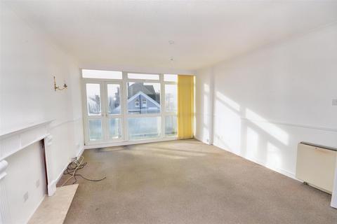 3 bedroom flat for sale, St. Annes Road, Eastbourne