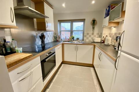 2 bedroom flat to rent, The Courtyard, 2 Roseville Mews, Sale