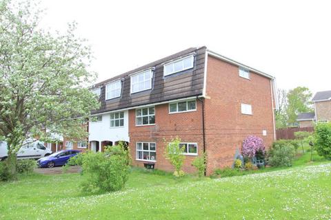 2 bedroom flat to rent, Grasmere Way, Linslade