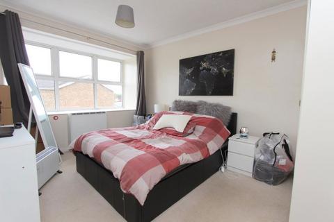 2 bedroom flat to rent, Grasmere Way, Linslade