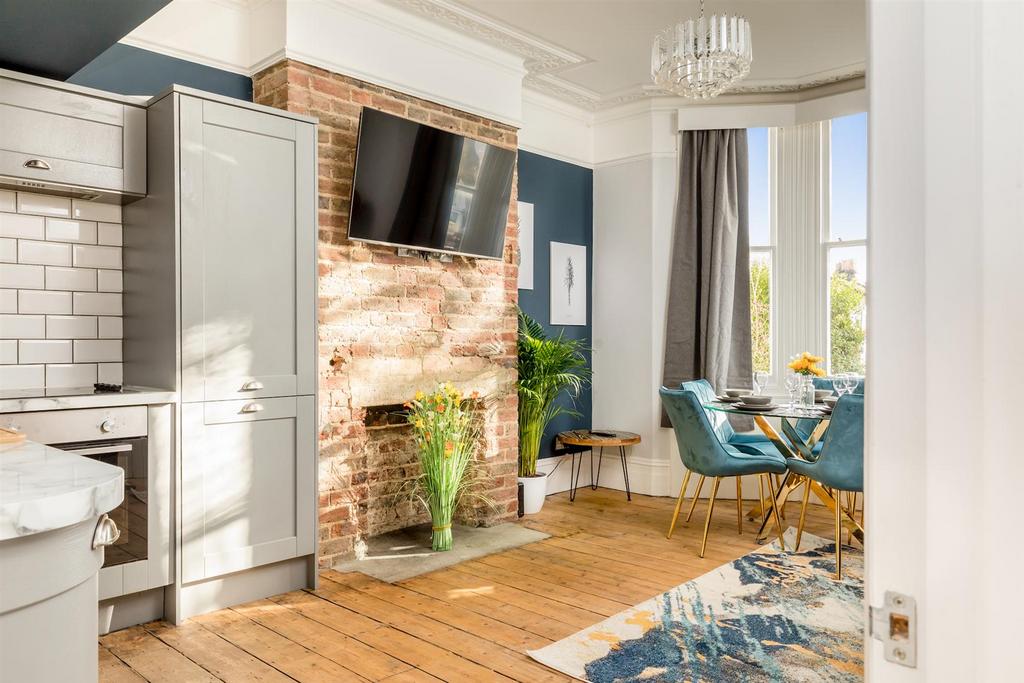 Ditchling Rise, 93, Middle Flat-32.JPG