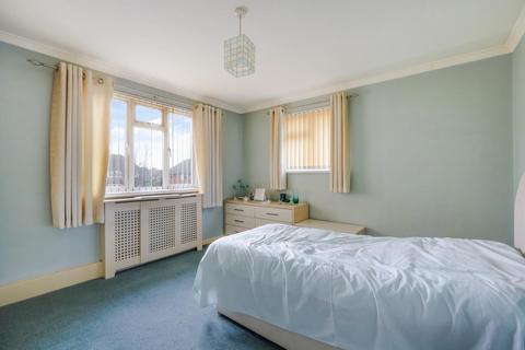 207 Ardrossan Gardens, Worcester Park, KT4 7AZ