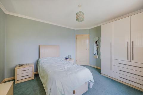 207 Ardrossan Gardens, Worcester Park, KT4 7AZ