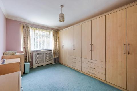 207 Ardrossan Gardens, Worcester Park, KT4 7AZ