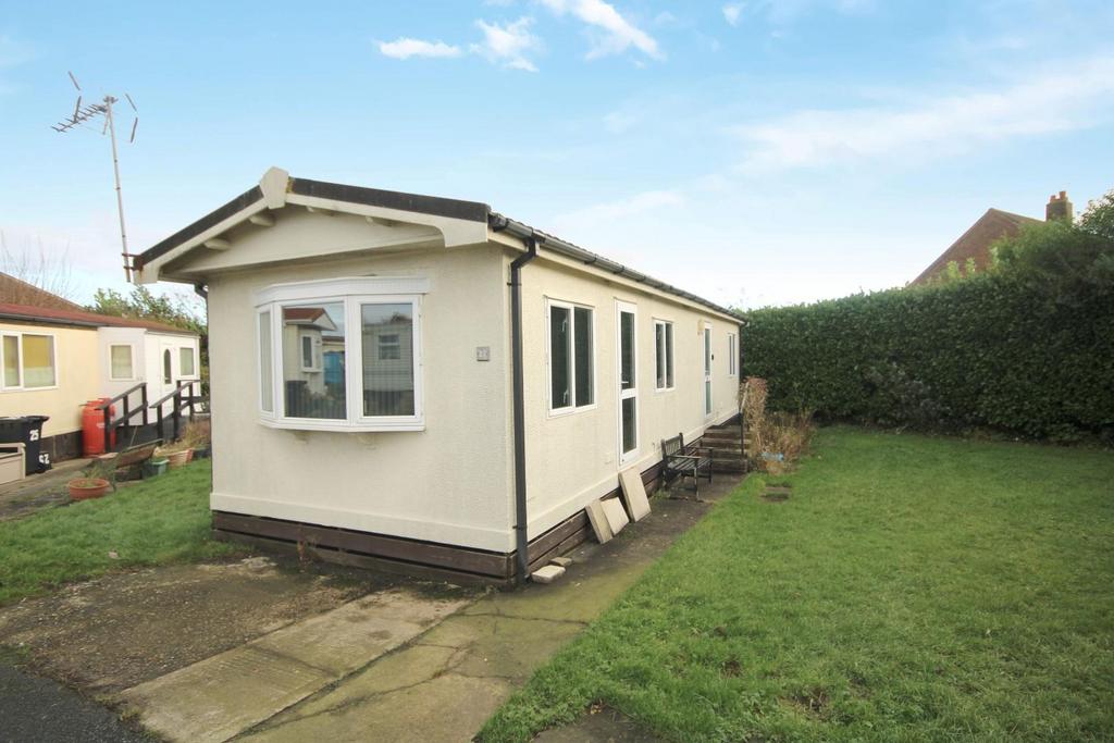 Sixth Avenue, Shaws Trailer Park, Harrogate, HG2 7NE 2 bed park home