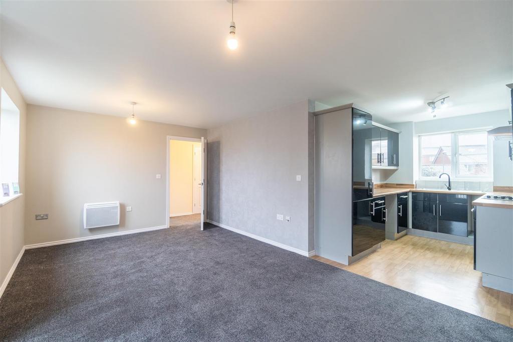 Moor Street, Brierley Hill, DY5 3SP 2 bed flat for sale £110,000
