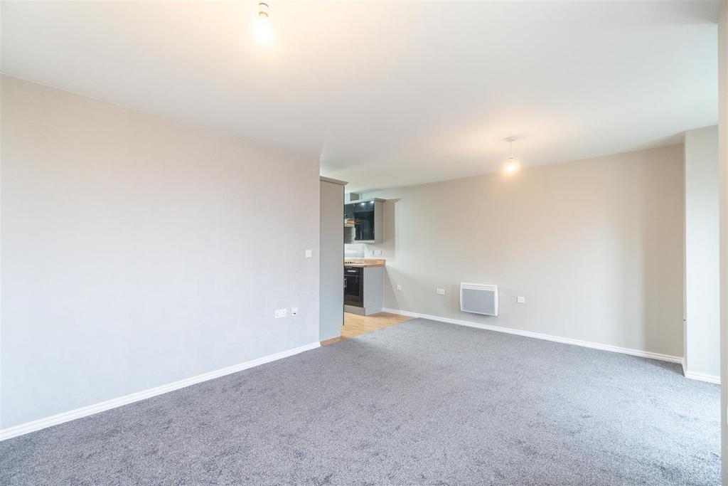 Moor Street, Brierley Hill, DY5 3SP 2 bed flat for sale £110,000