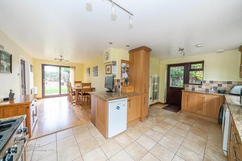 23 Hoylake Close, Walsall, WS3 3XJ