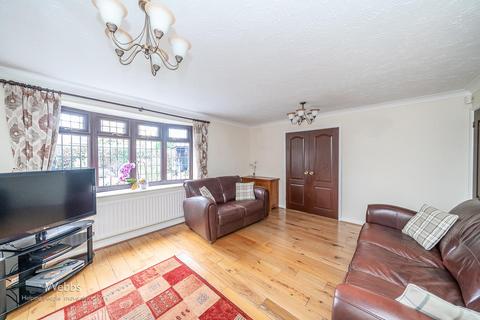 23 Hoylake Close, Walsall, WS3 3XJ