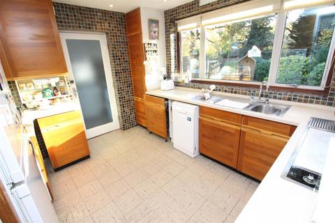 1 Shadbolt Close, Worcester Park, KT4 7BT