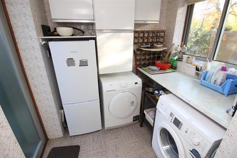 1 Shadbolt Close, Worcester Park, KT4 7BT