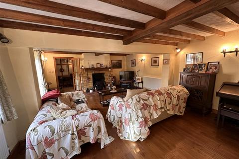 4 bedroom cottage for sale, Butchers Lane, Pattishall