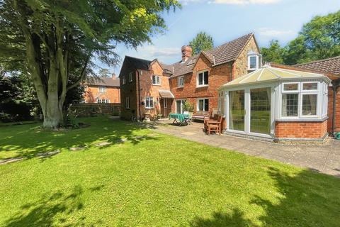 4 bedroom cottage for sale, Butchers Lane, Pattishall