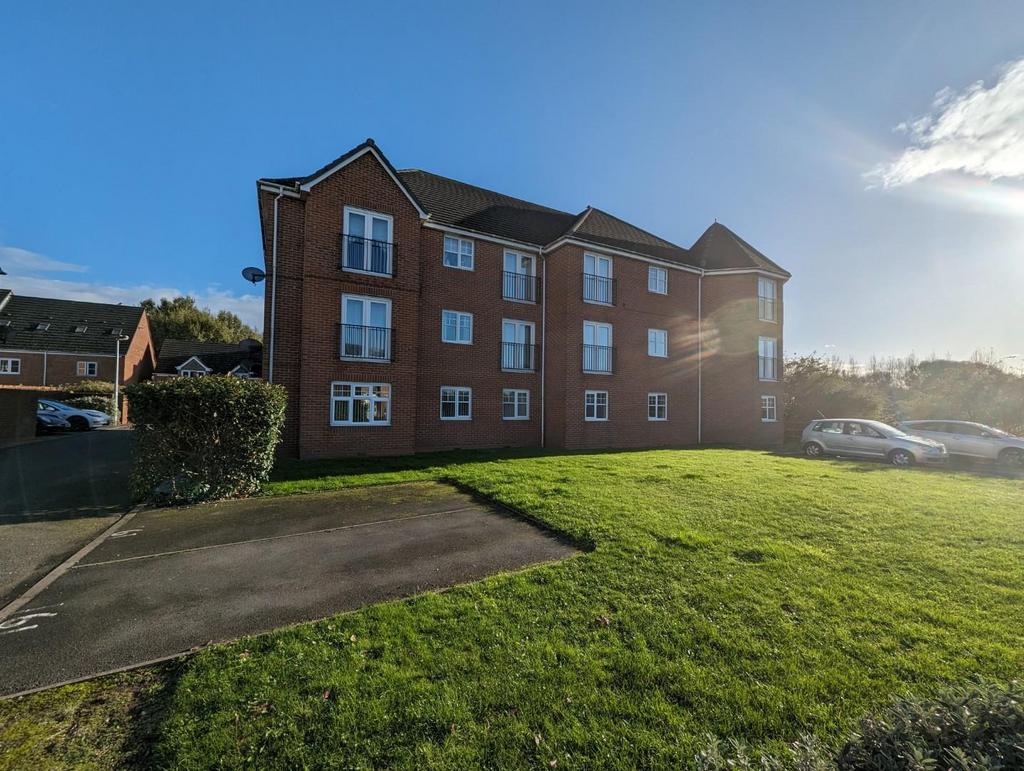 Windrush Close, Walsall WS3 2 bed flat £120,000