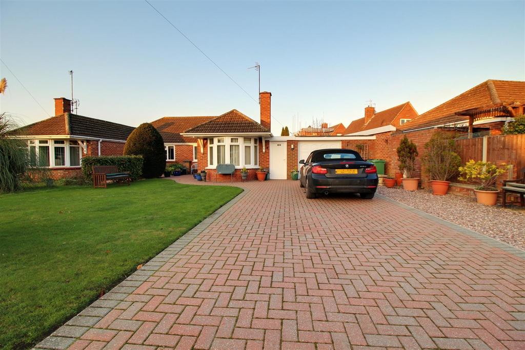 Laura Close, Longlevens, Gloucester 2 bed semidetached bungalow for