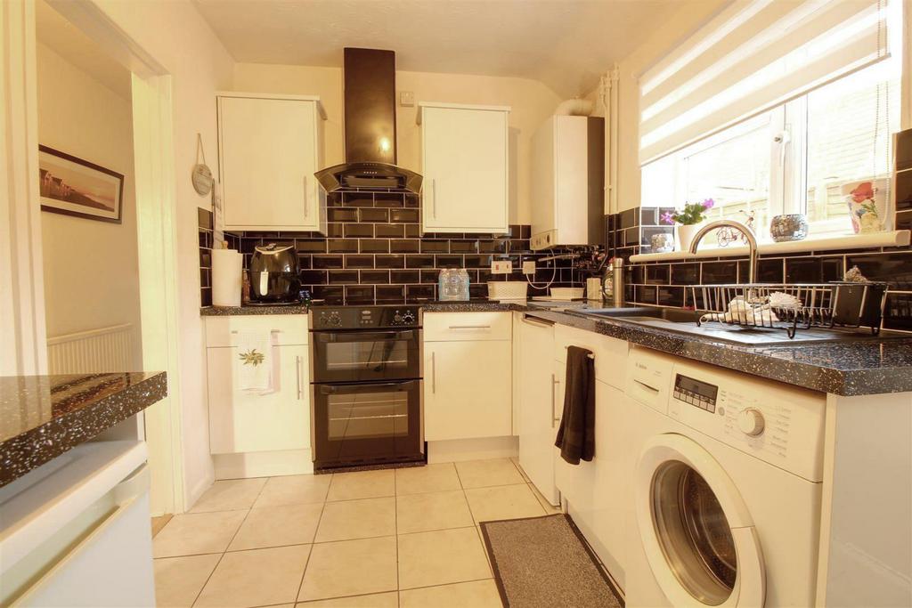 Laura Close, Longlevens, Gloucester 2 bed semidetached bungalow for