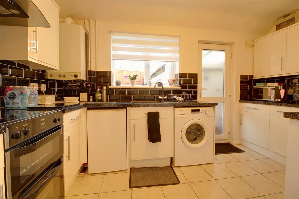 Laura Close, Longlevens, Gloucester 2 bed semidetached bungalow for